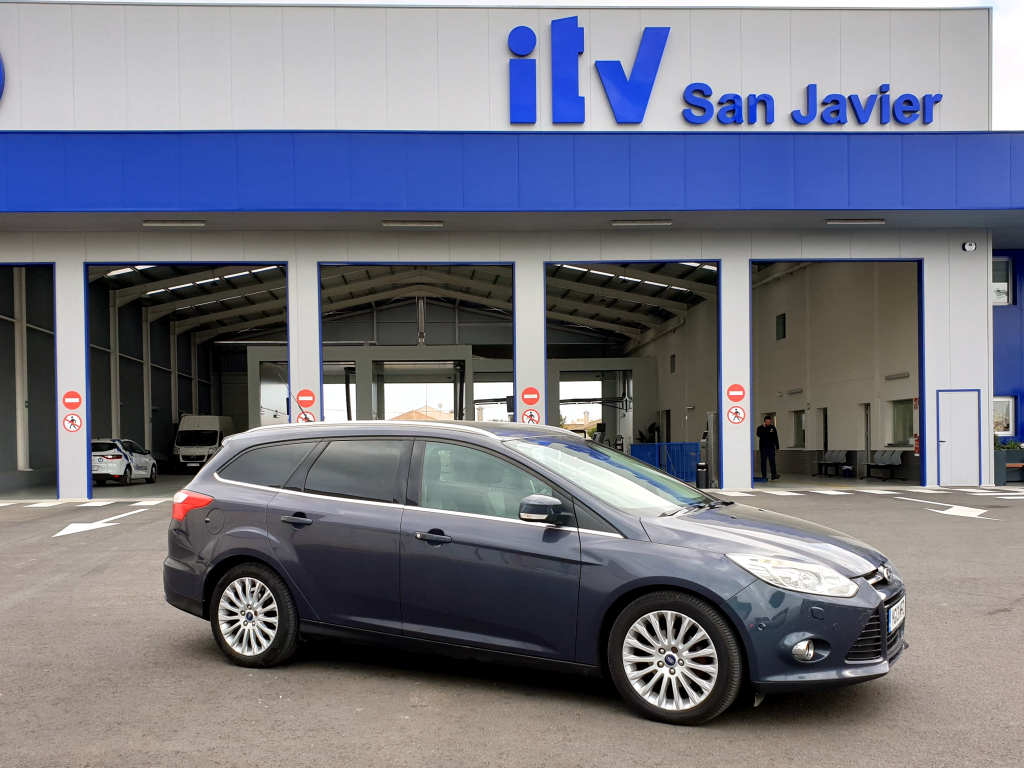 Ford Focus Estate passes import test in Murcia Ford Focus Estate outside ITV San Javier